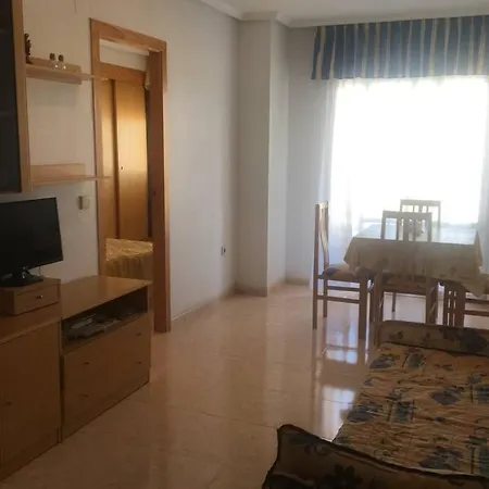 Acogedor En Zona Residencial Con Piscina