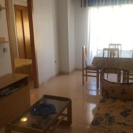 Acogedor En Zona Residencial Con Piscina *