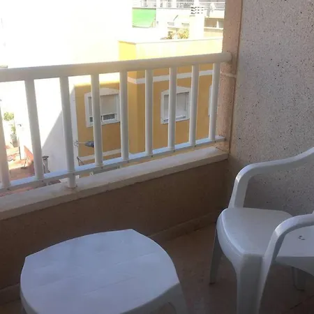 Acogedor En Zona Residencial Con Piscina *