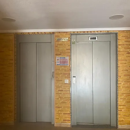 Acogedor En Zona Residencial Con Piscina *