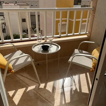 Acogedor En Zona Residencial Con Piscina *
