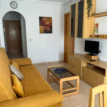 Acogedor En Zona Residencial Con Piscina Torrevieja