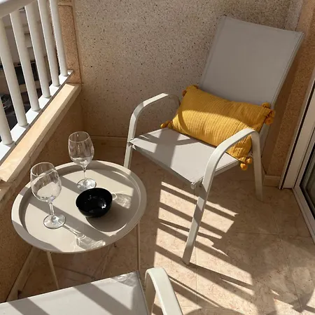 Acogedor En Zona Residencial Con Piscina Apartment *