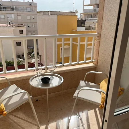 Acogedor En Zona Residencial Con Piscina *
