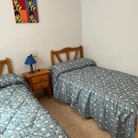 Acogedor En Zona Residencial Con Piscina
