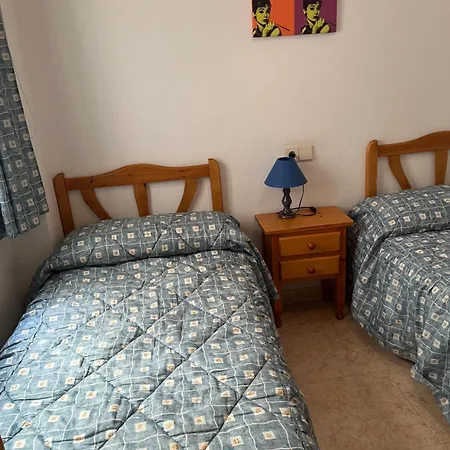 Acogedor En Zona Residencial Con Piscina Apartment