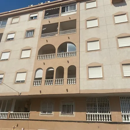 Acogedor En Zona Residencial Con Piscina 公寓 托雷维耶哈